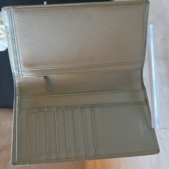 CHANEL Metallic Silver Wallet - Picture 6 of 7